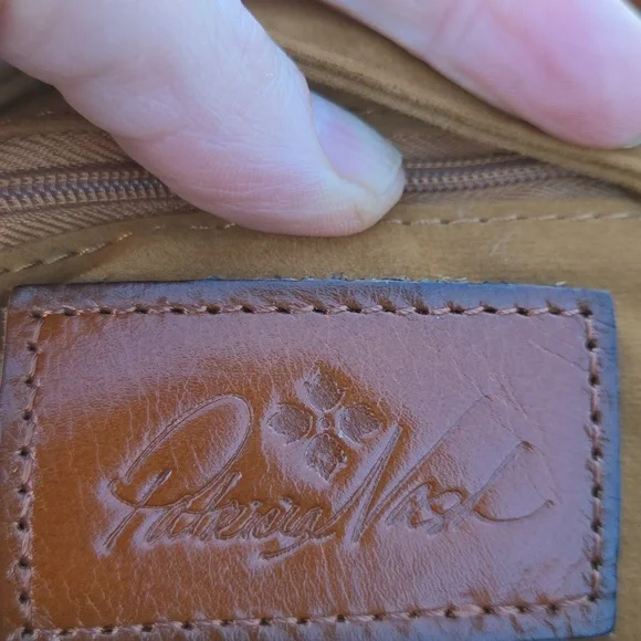 Patricia Nash Paris Summer Roses Leather Crossbody Satchel $199 Retail. NWT - Picture 3 of 17